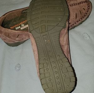 Size 10w Skechers in lavender